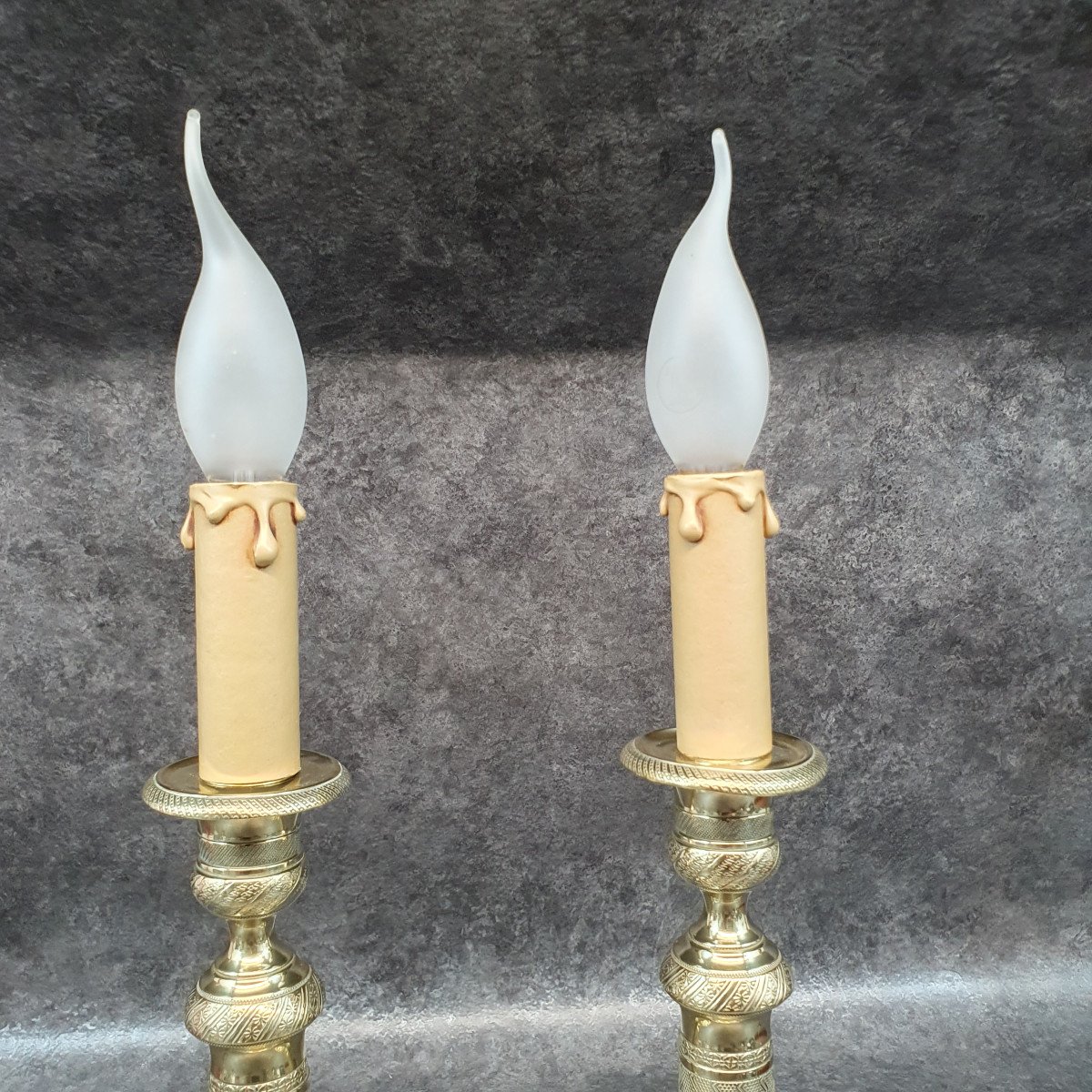 Paire De Bougeoir En Bronze Montés En Lampe-photo-4