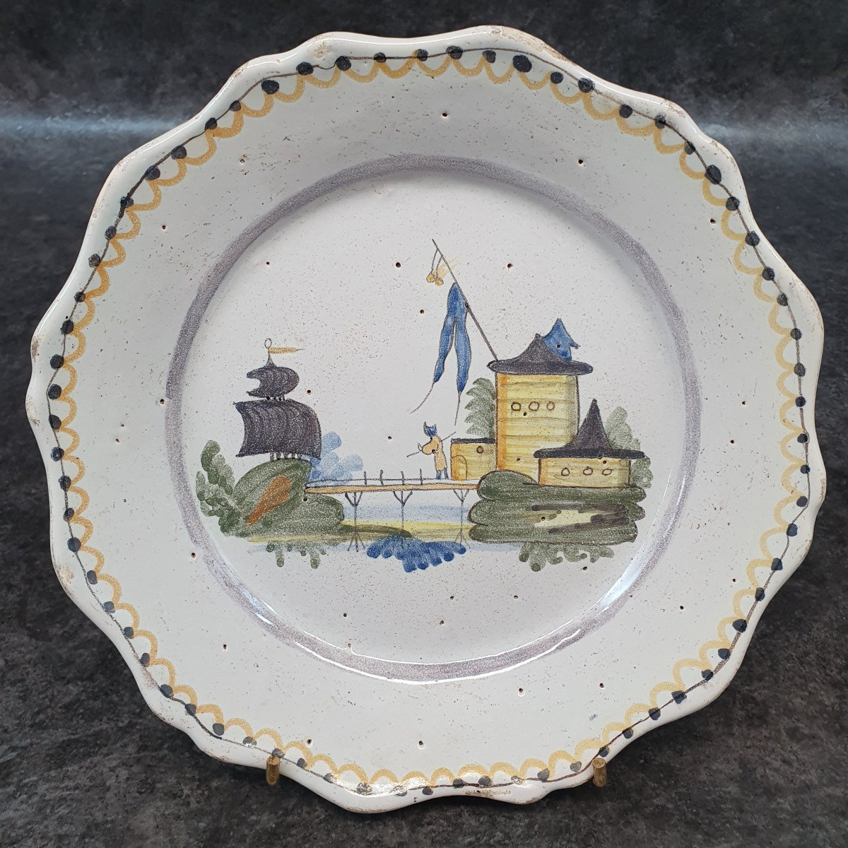 Assiette Nevers XVIII Décor Chateau Et Marine