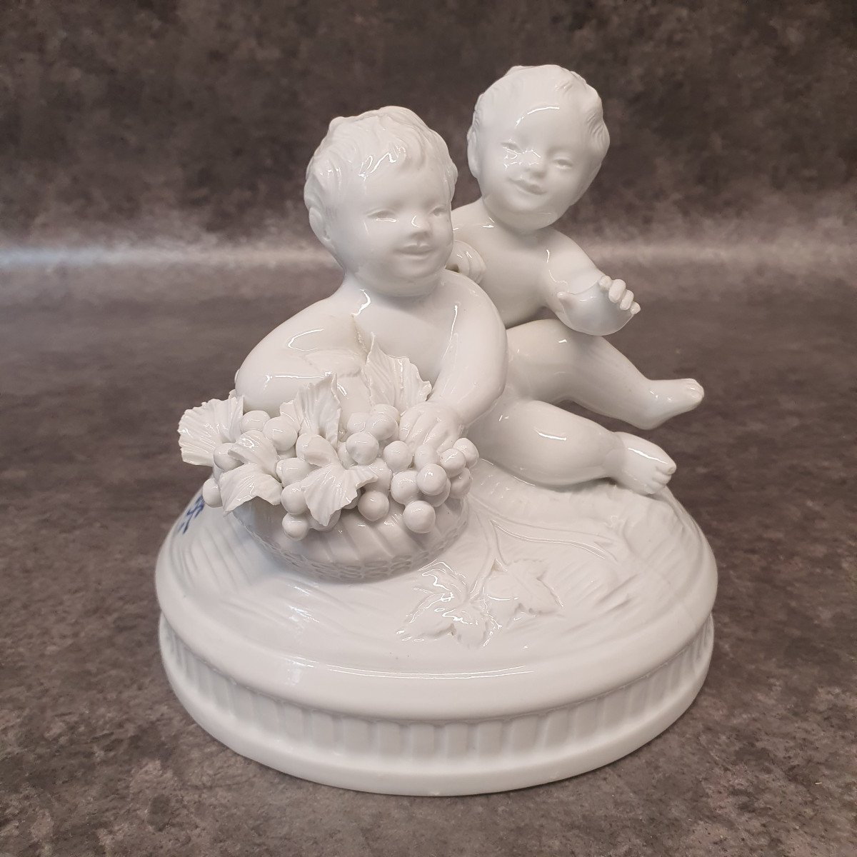 Amour En Porcelaine Signé Leriche-photo-2