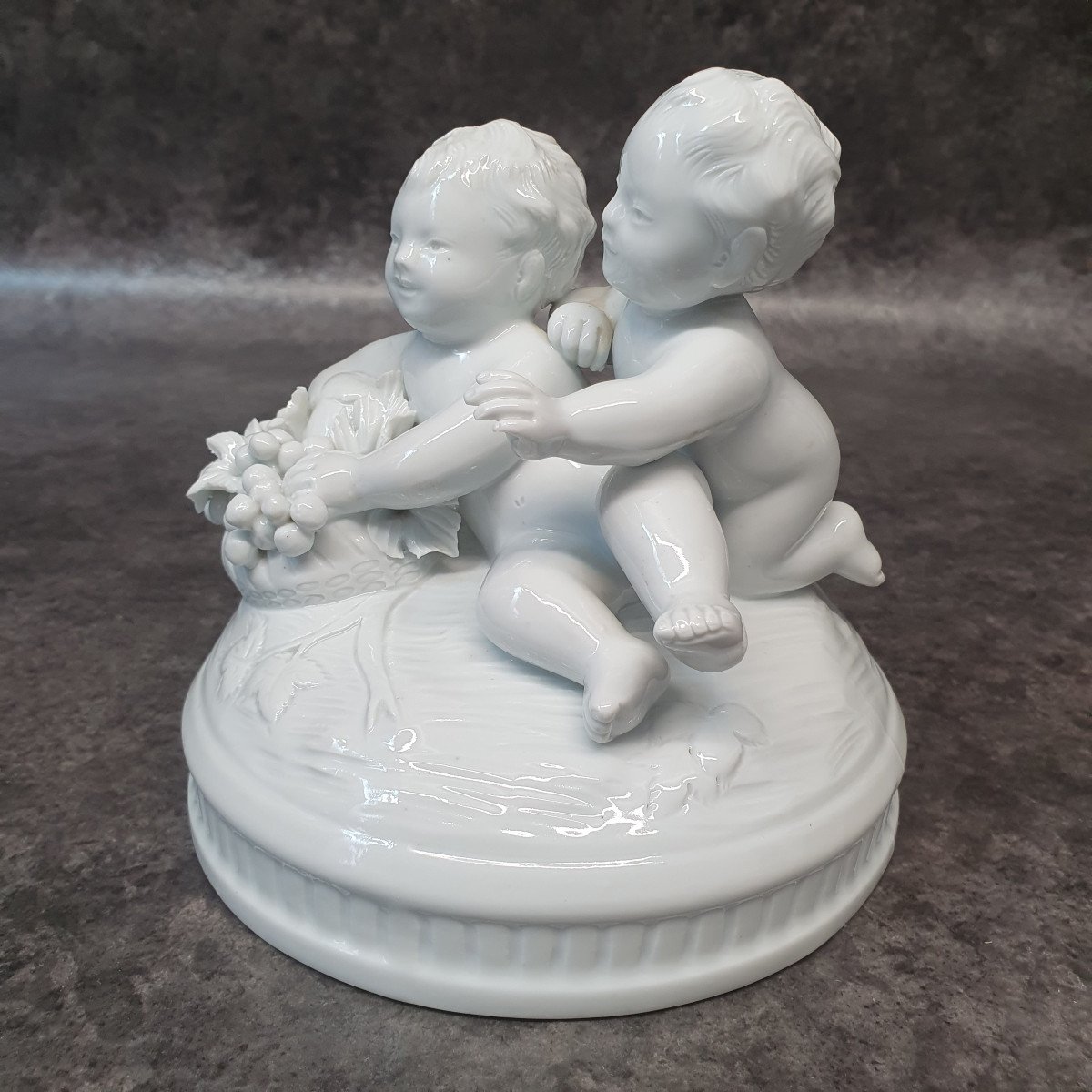 Amour En Porcelaine Signé Leriche-photo-3