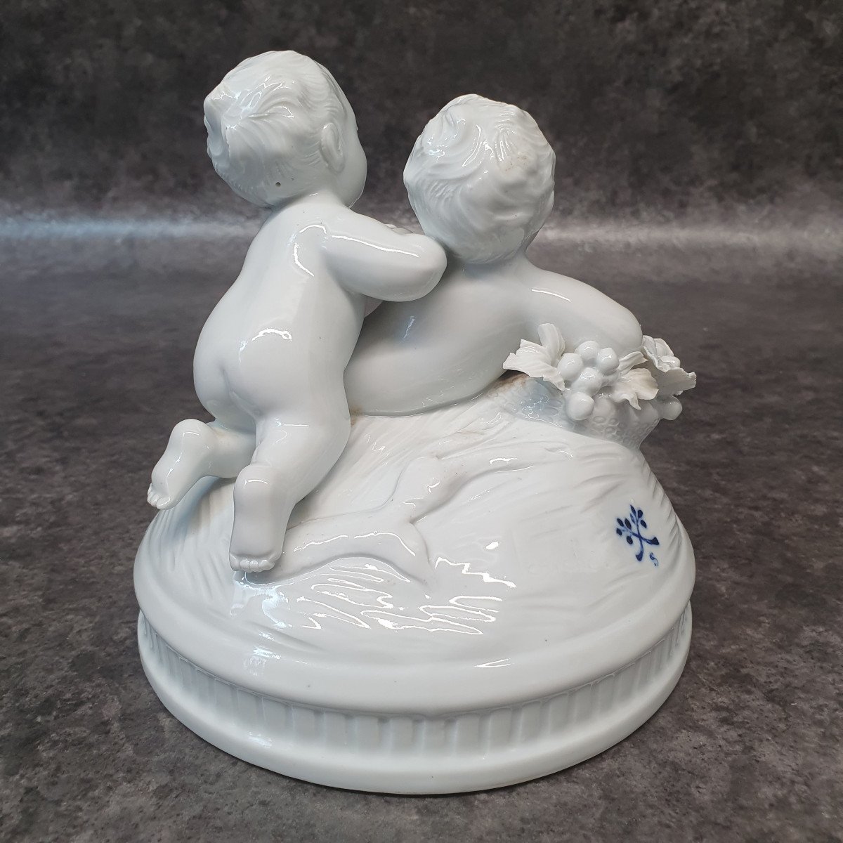 Amour En Porcelaine Signé Leriche-photo-1