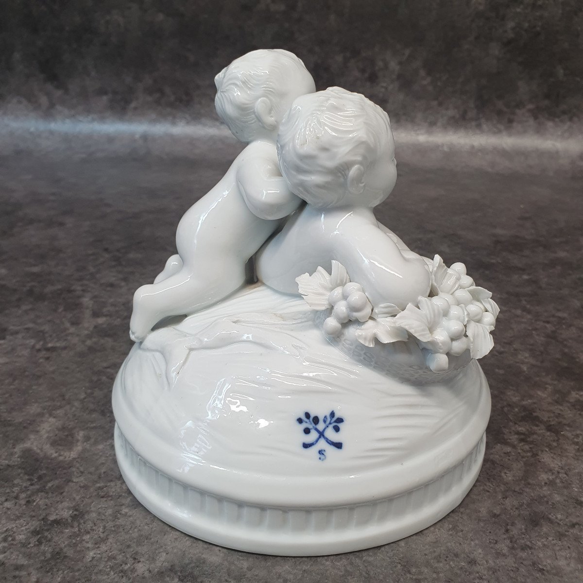 Amour En Porcelaine Signé Leriche-photo-2