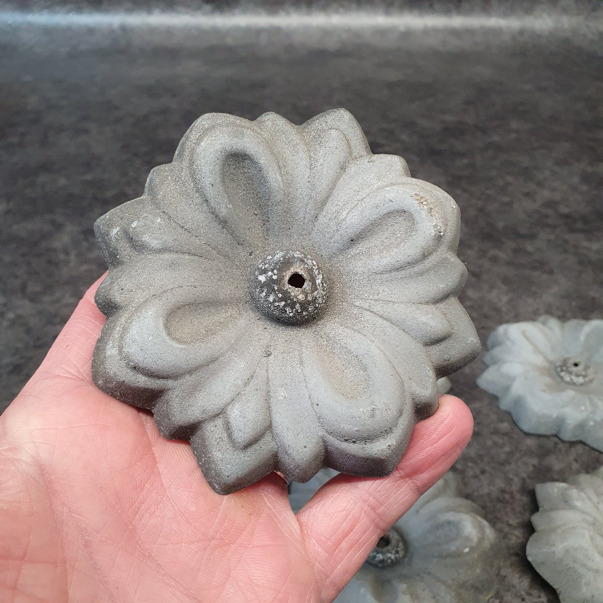 Set Of 10 Zinc Rosettes For Decoration-photo-4