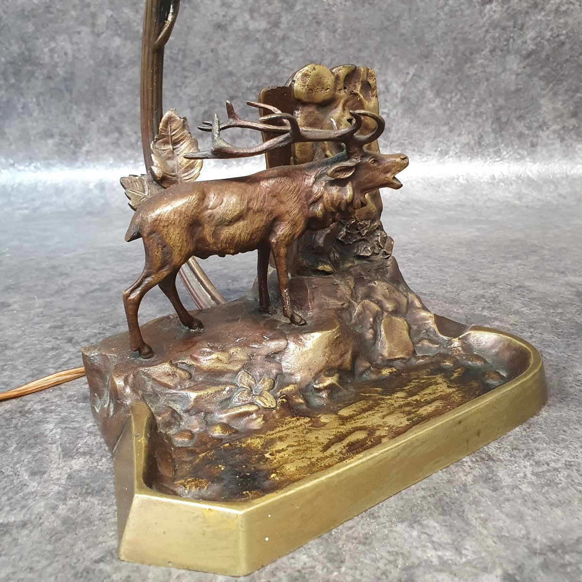 Lampe de bureau bronze pour fumeur