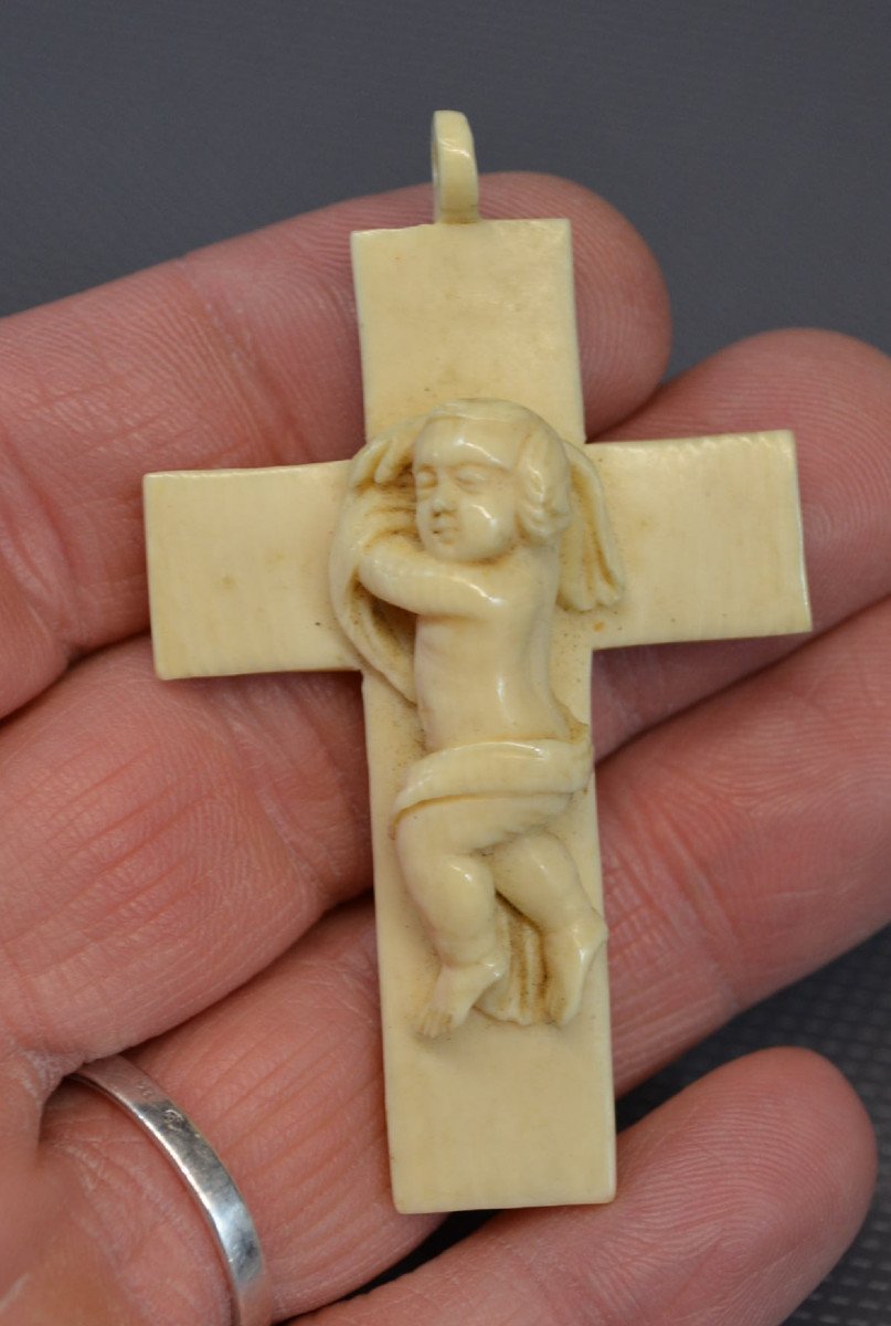 Pendentif Enfant Jesus Sur La Croix XIX Eme-photo-3