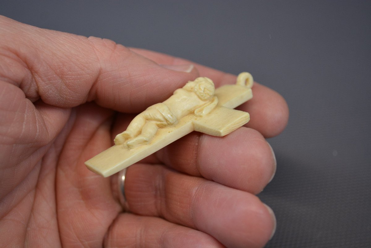 Pendentif Enfant Jesus Sur La Croix XIX Eme-photo-2