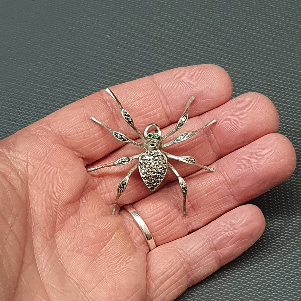 Broche araignée en argent et marcassites-photo-2