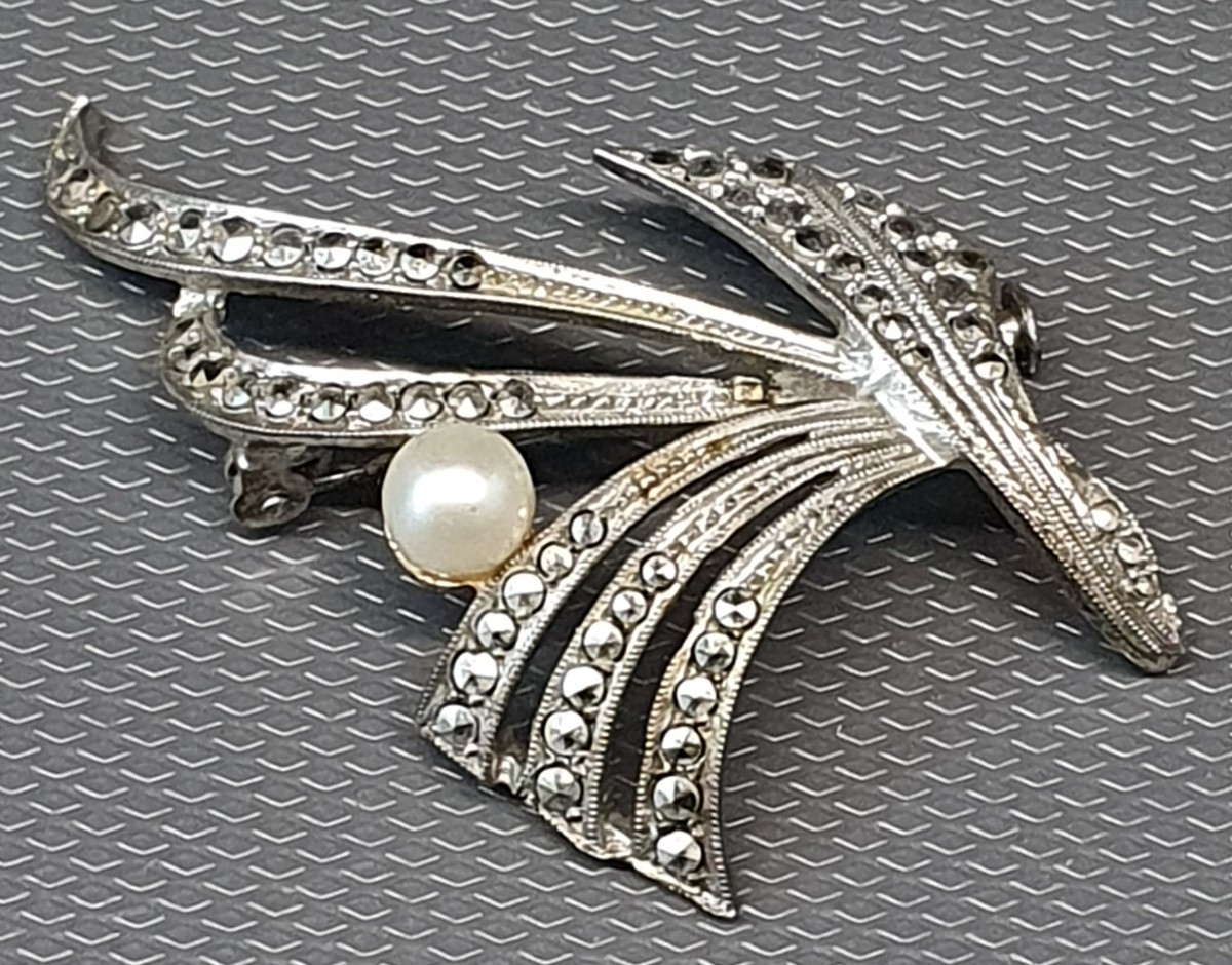 Broche En Argent - Marcassites et perle art déco