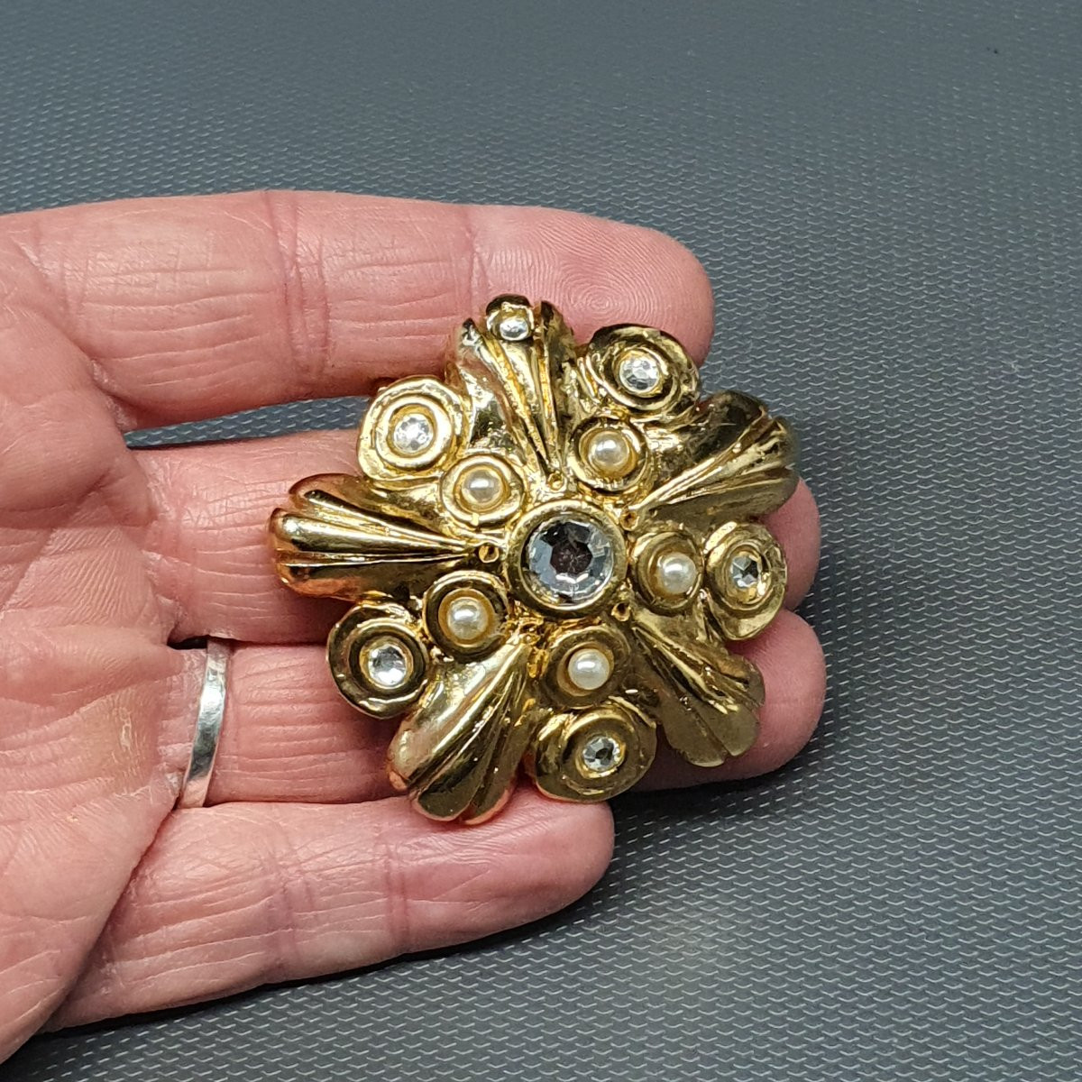 Jacky Brooch From G-photo-1