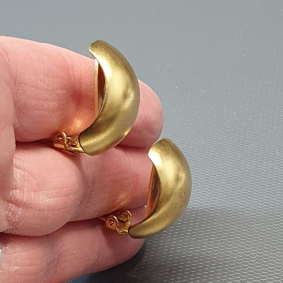 Paire de boucle d'oreilles GROSSE pour Dior-photo-7