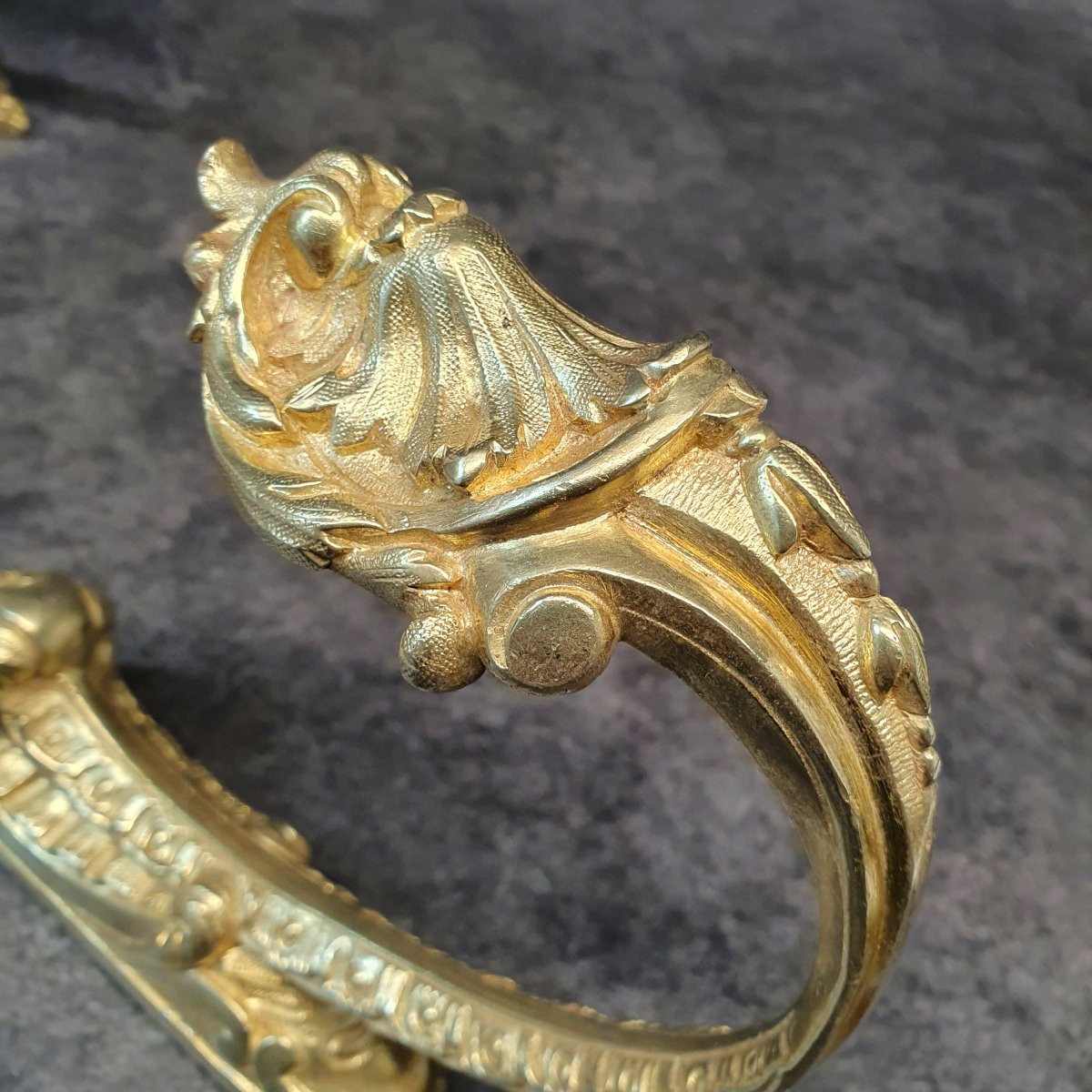 Pair Of Bronze Kissers-photo-3