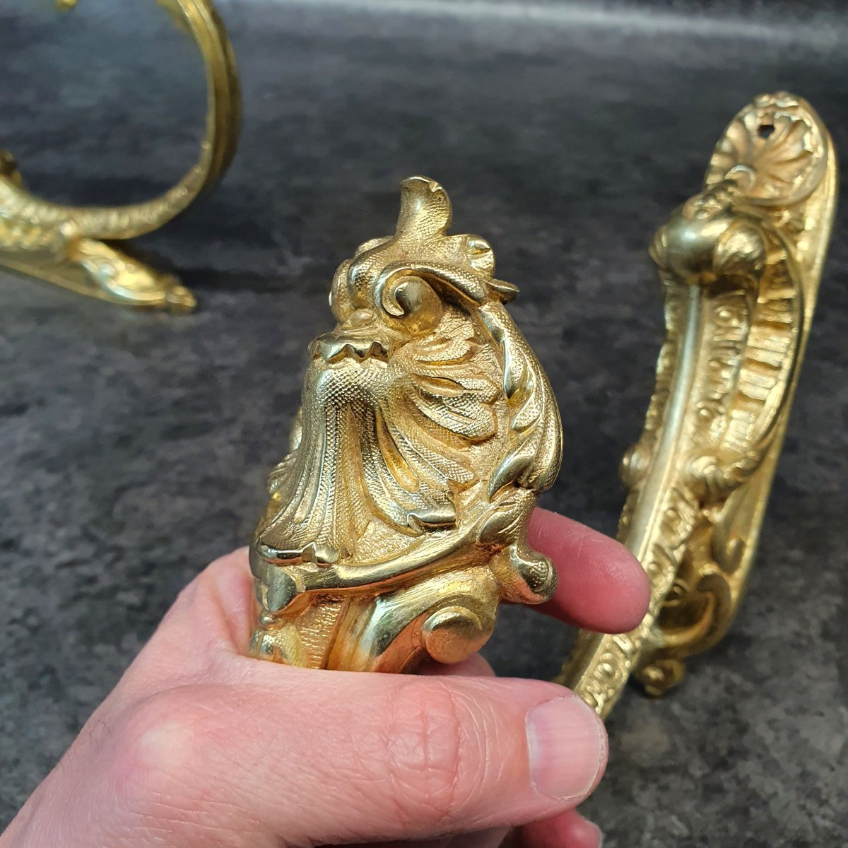 Pair Of Bronze Kissers-photo-1