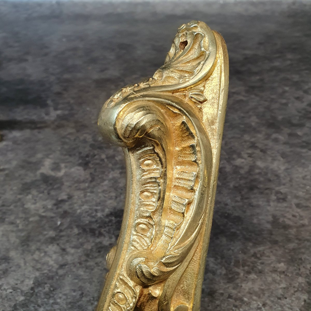 Pair Of Bronze Kissers-photo-2