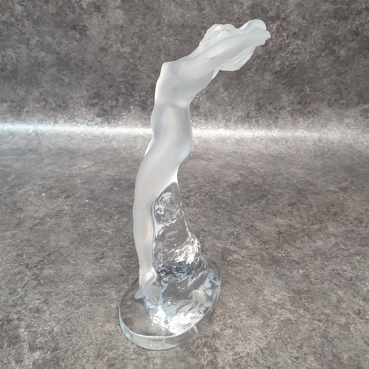 LALIQUE - Statuette "Danseuse aux bras levés "-photo-1