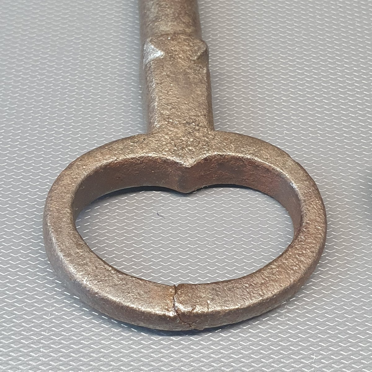 Set Of 4 18th - 19th Century Iron Keys-photo-5