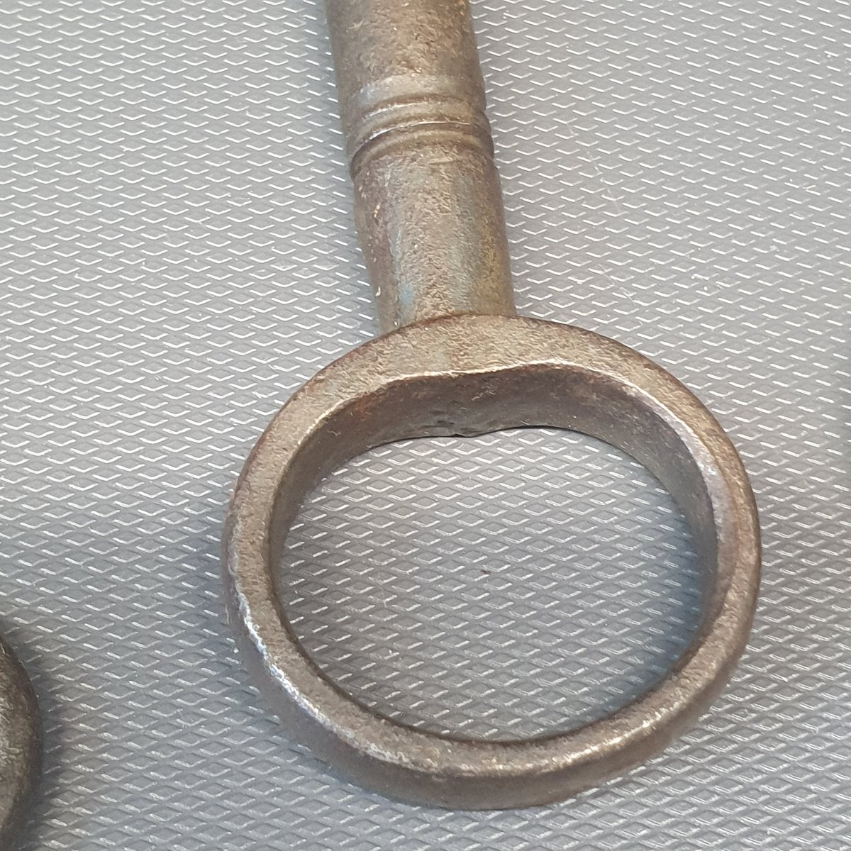 Set Of 4 18th - 19th Century Iron Keys-photo-7