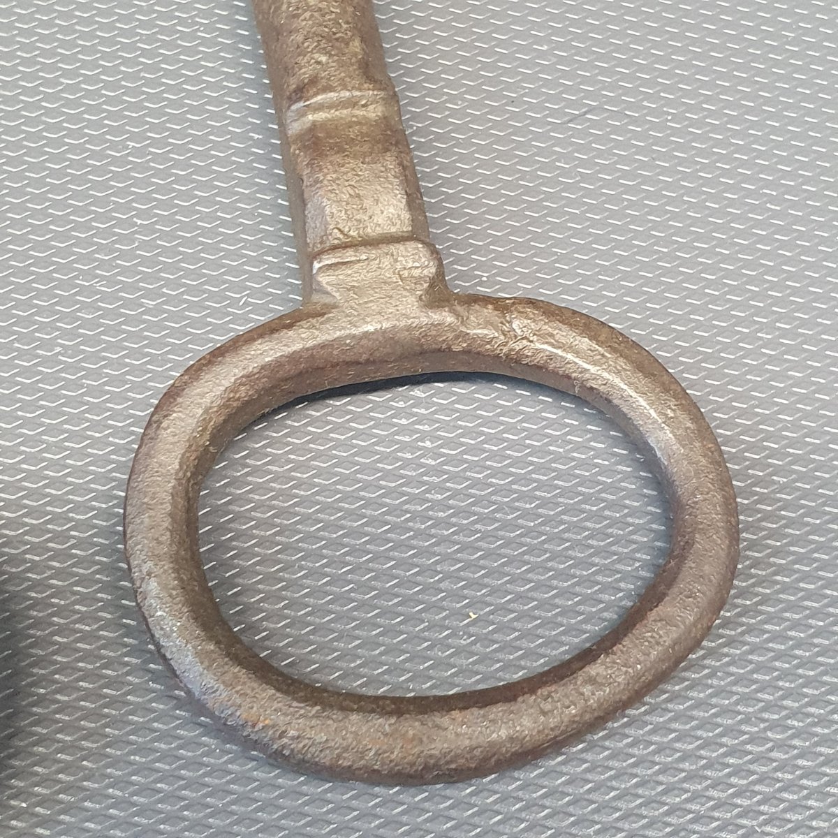 Set Of 4 18th - 19th Century Iron Keys-photo-8