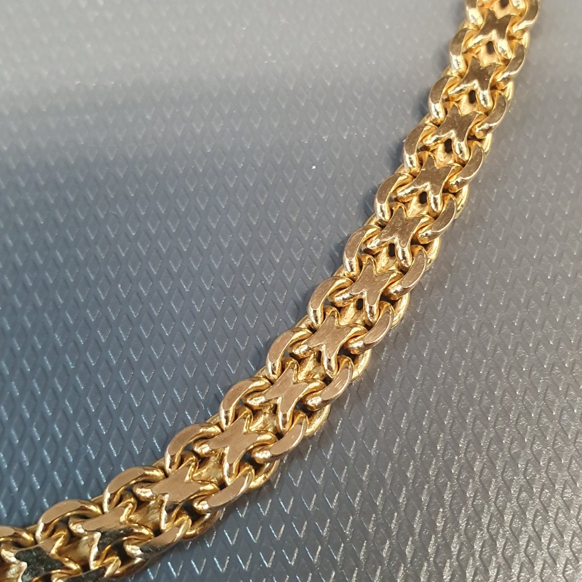 Bismarck Mesh Necklace-photo-3