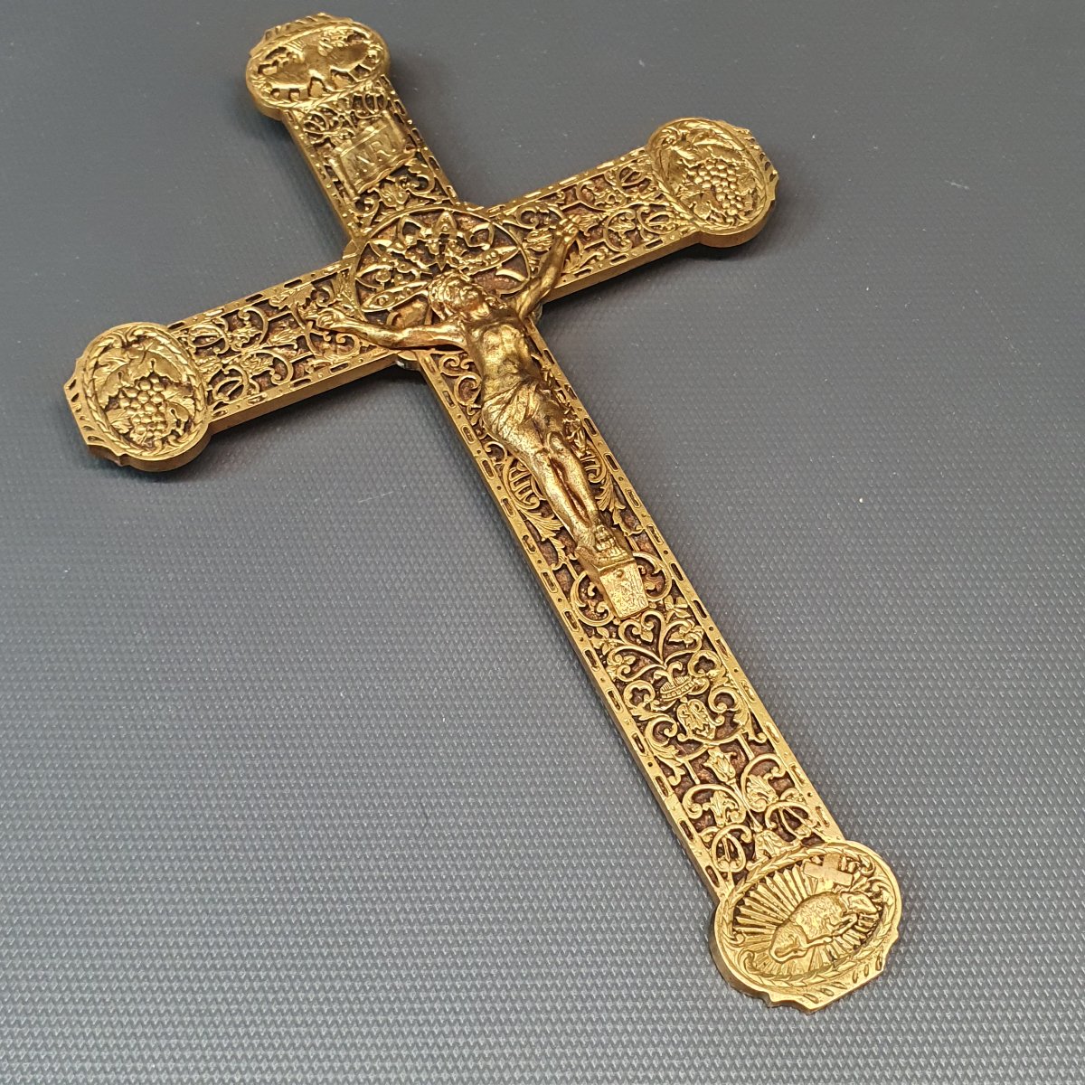 croix en bronze doré-photo-2