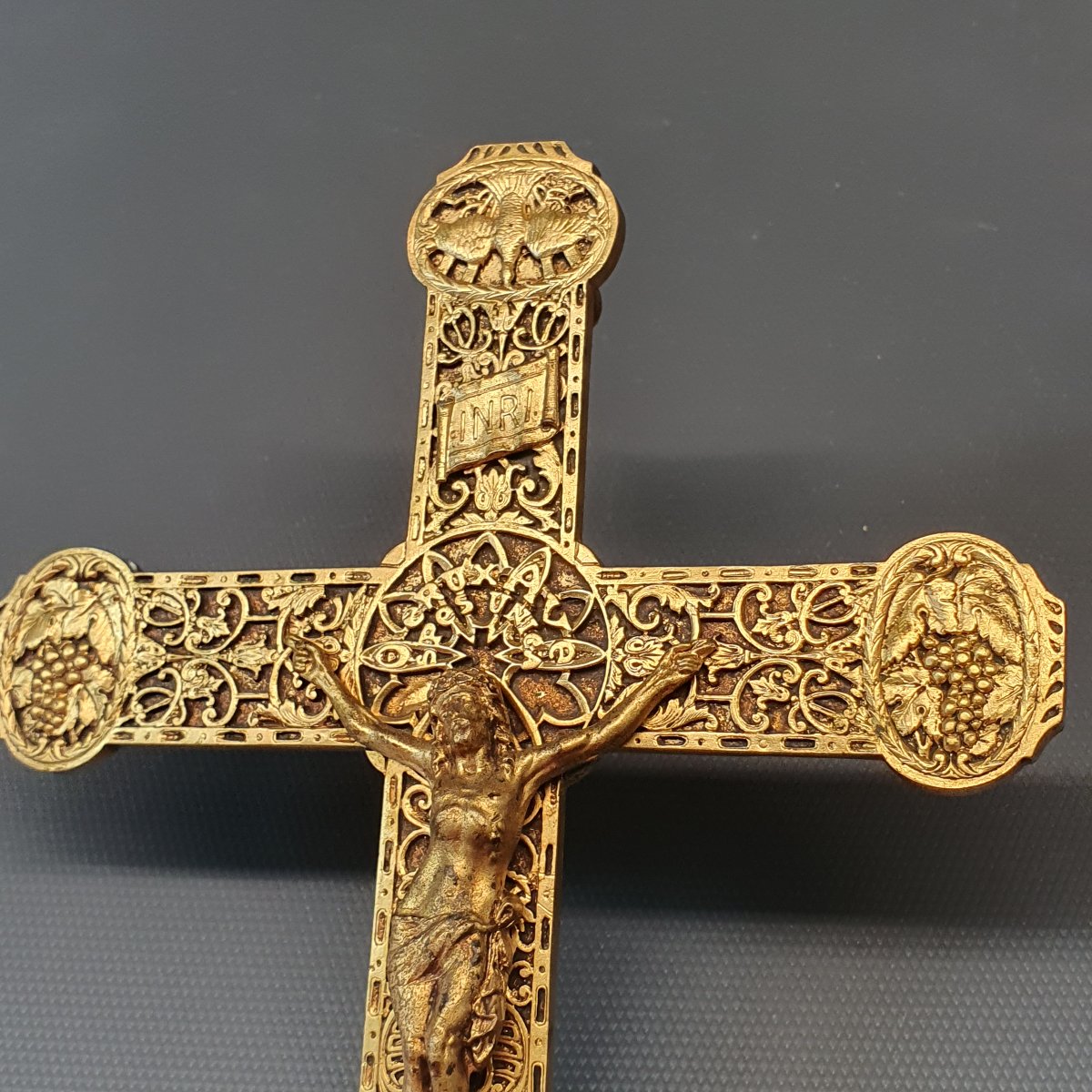 croix en bronze doré-photo-1
