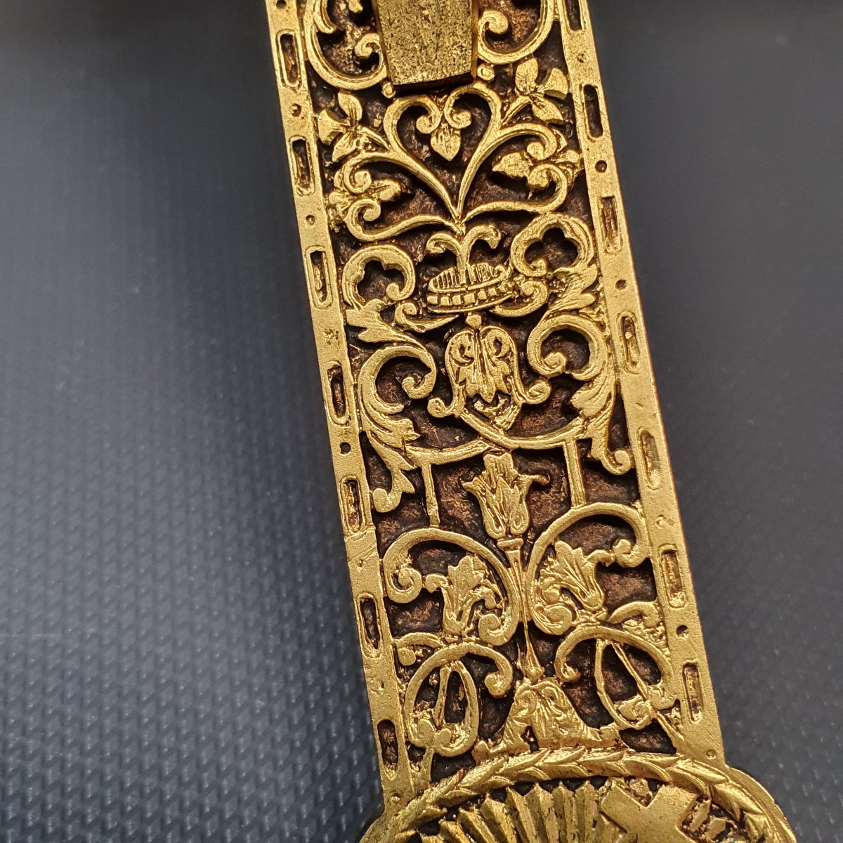 croix en bronze doré-photo-3