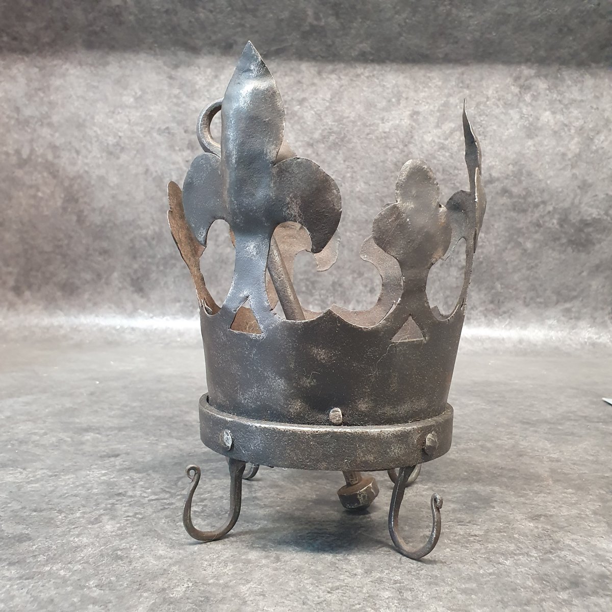 Fleur-de-lis Crown-photo-1