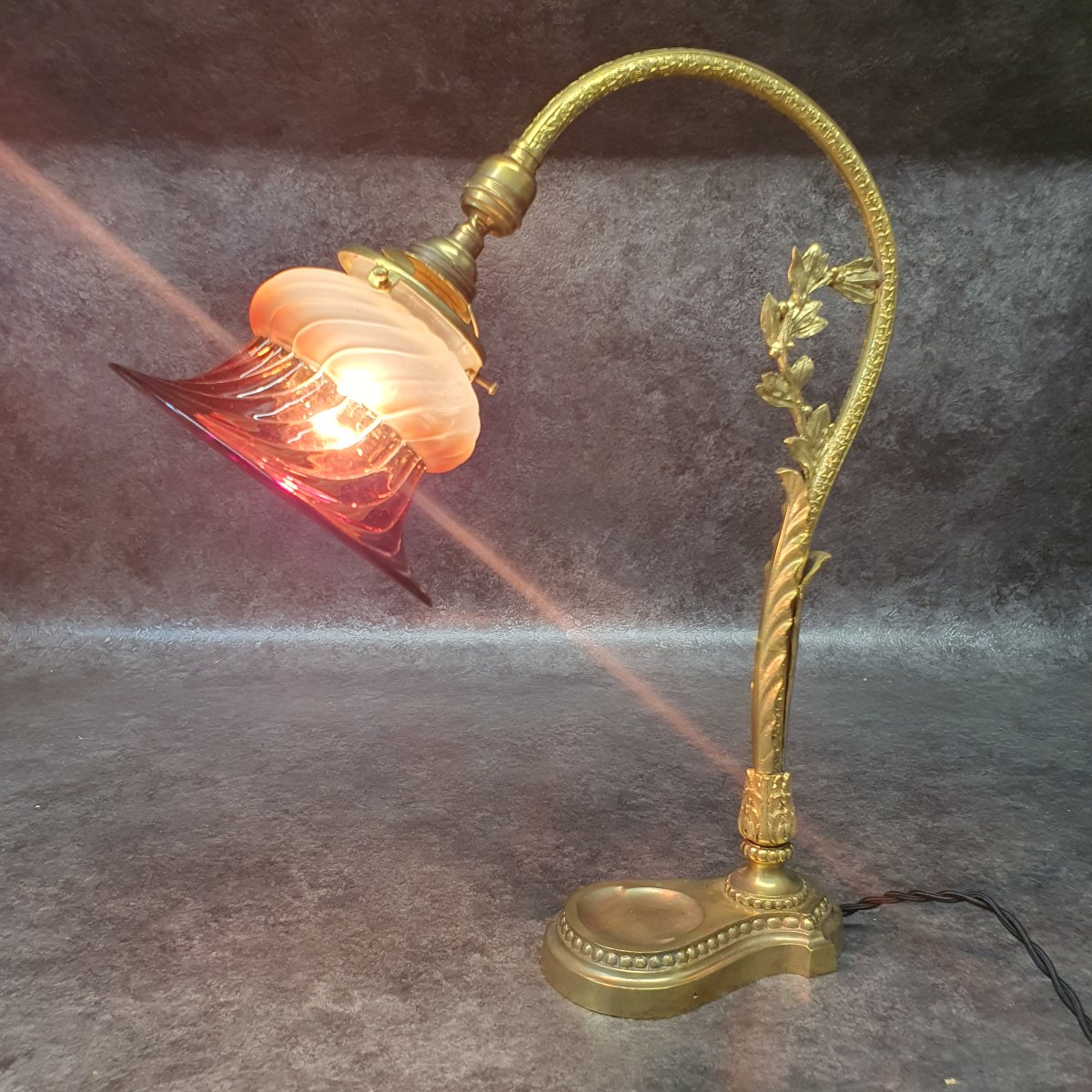 lampe bronze dorée et tulipe Baccarat