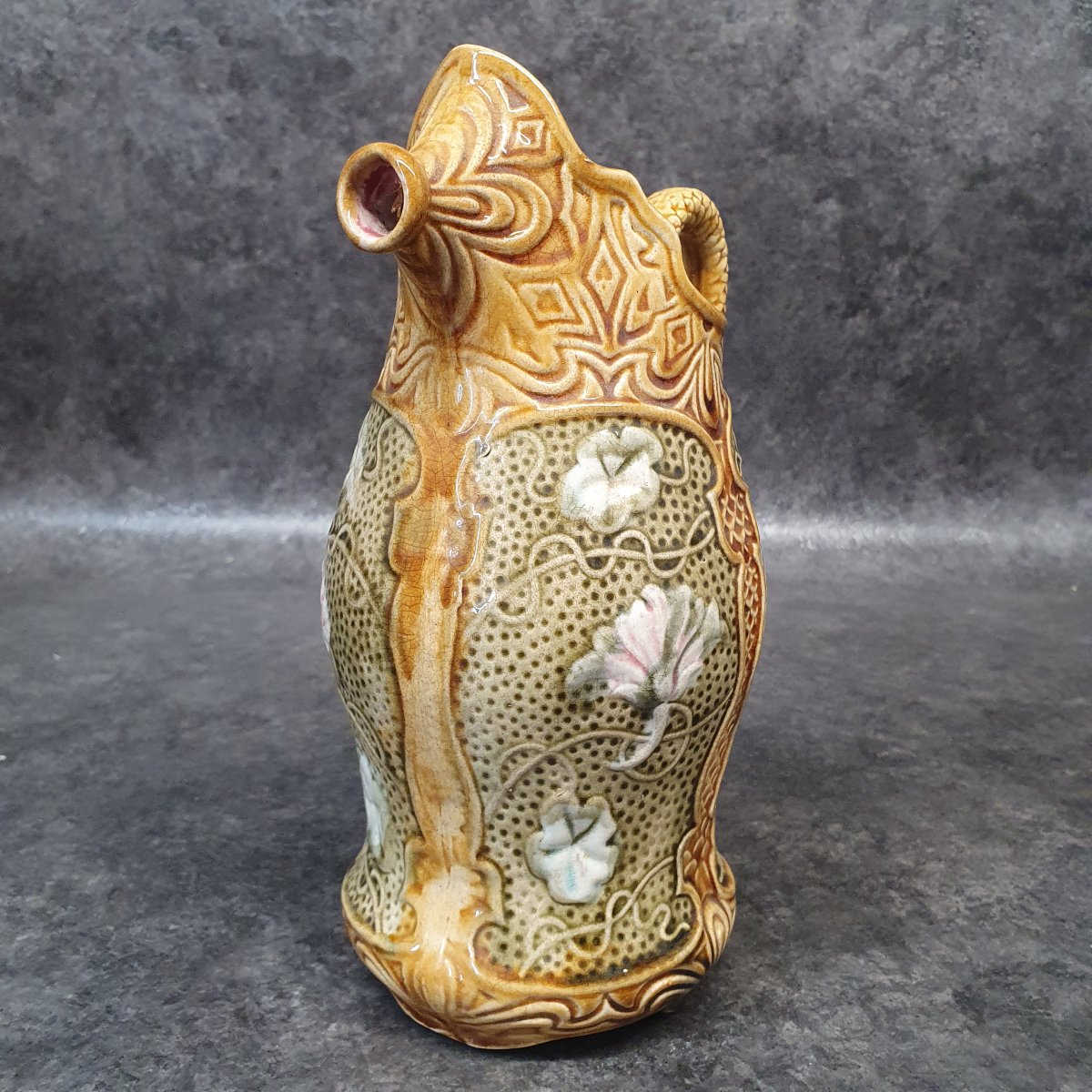 "liseron Onnaing" Slip-cast Pitcher-photo-3