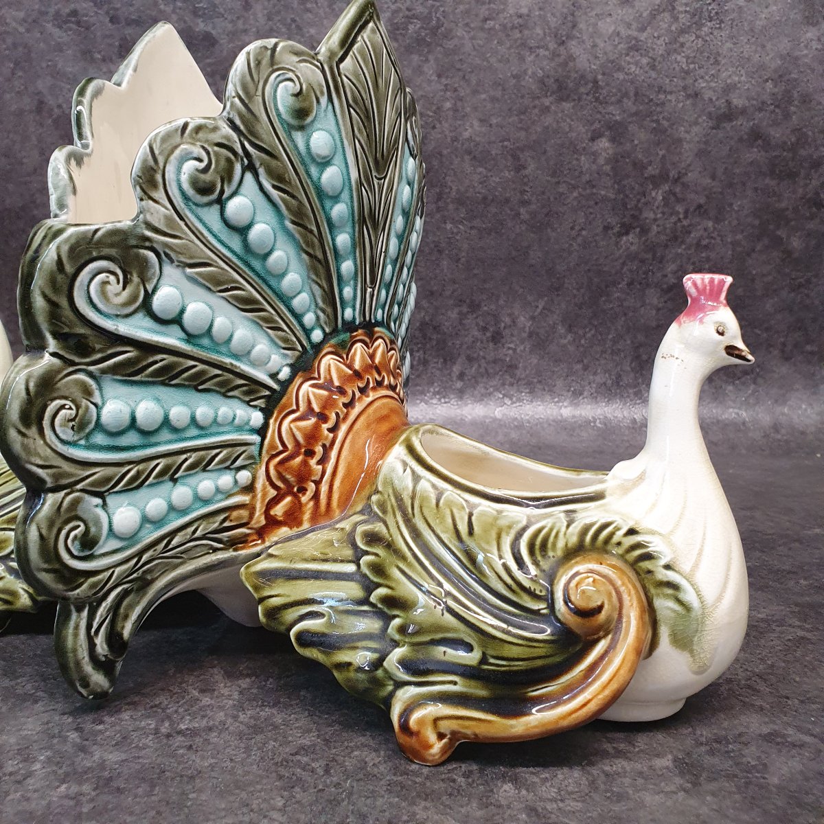 Peacock-patterned Slurry Centerpiece-photo-1