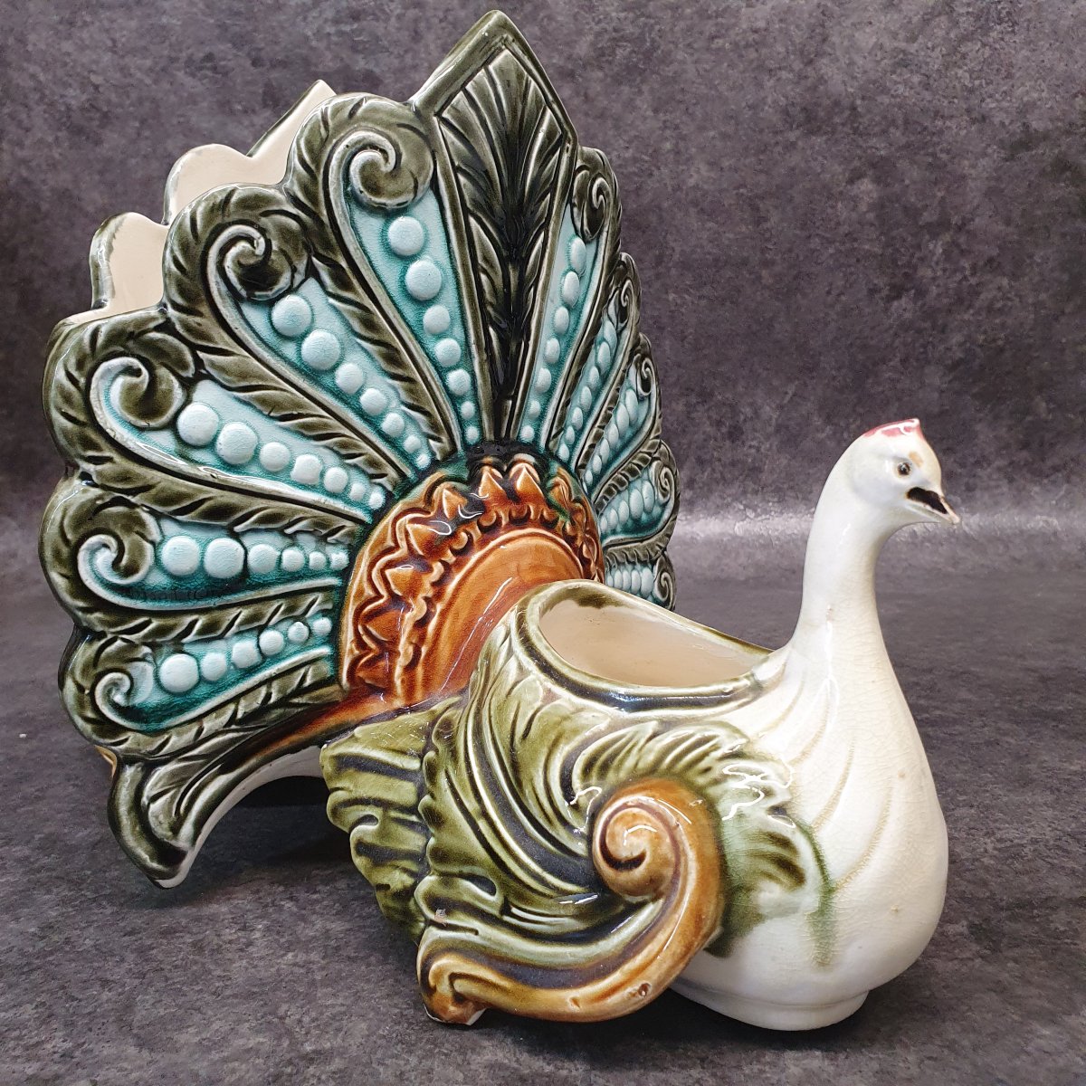 Peacock-patterned Slurry Centerpiece-photo-3