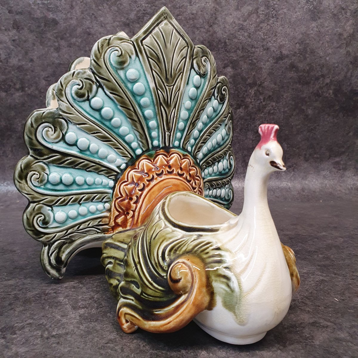 Peacock-patterned Slurry Centerpiece