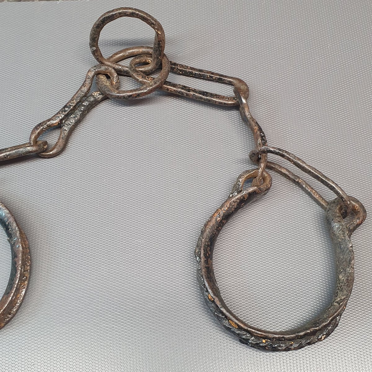 Pair Of 17th-century Wrought-iron Handcuffs-photo-2