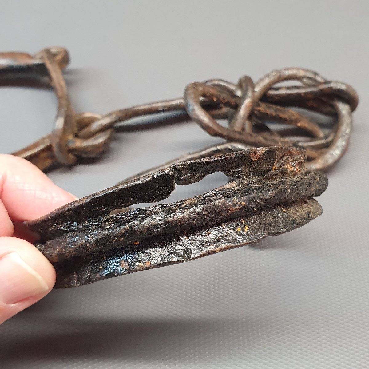 Pair Of 17th-century Wrought-iron Handcuffs-photo-6