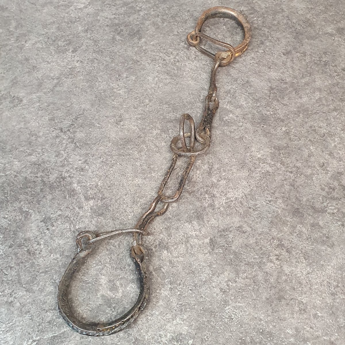 Pair Of 17th-century Wrought-iron Handcuffs-photo-7