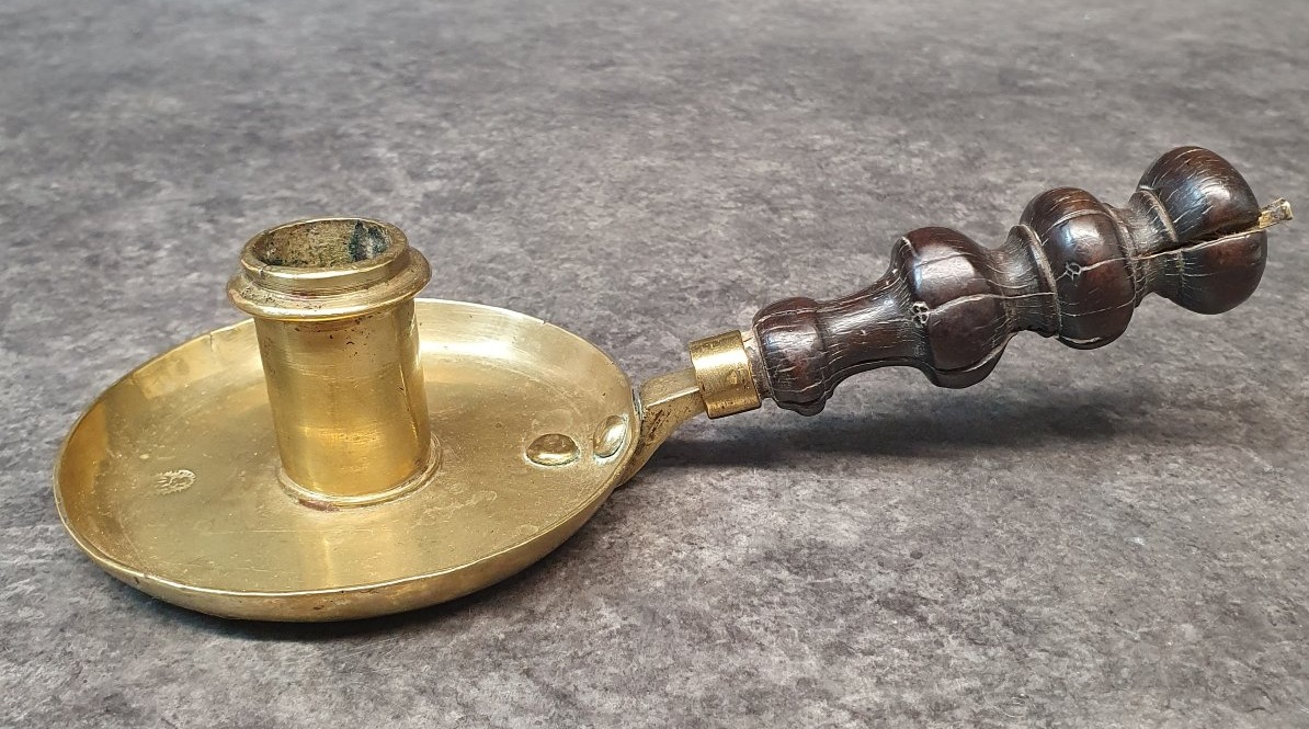 18th-century Folk Art Bronze Handheld Candleholder-photo-2
