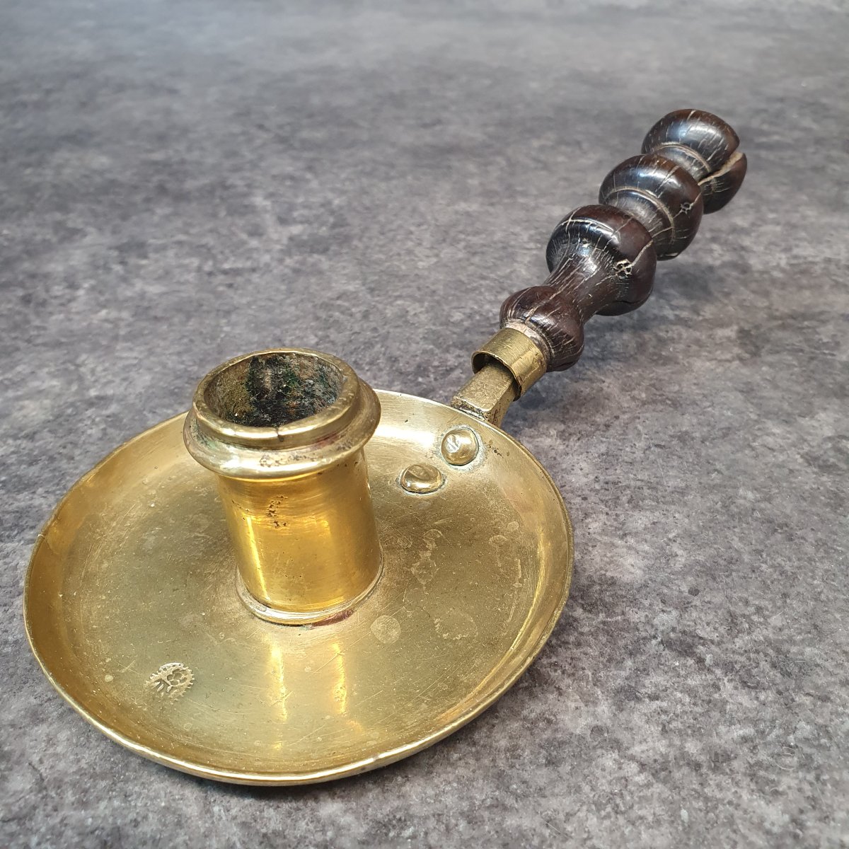 18th-century Folk Art Bronze Handheld Candleholder-photo-3