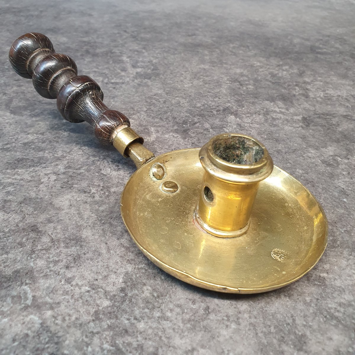 18th-century Folk Art Bronze Handheld Candleholder-photo-4