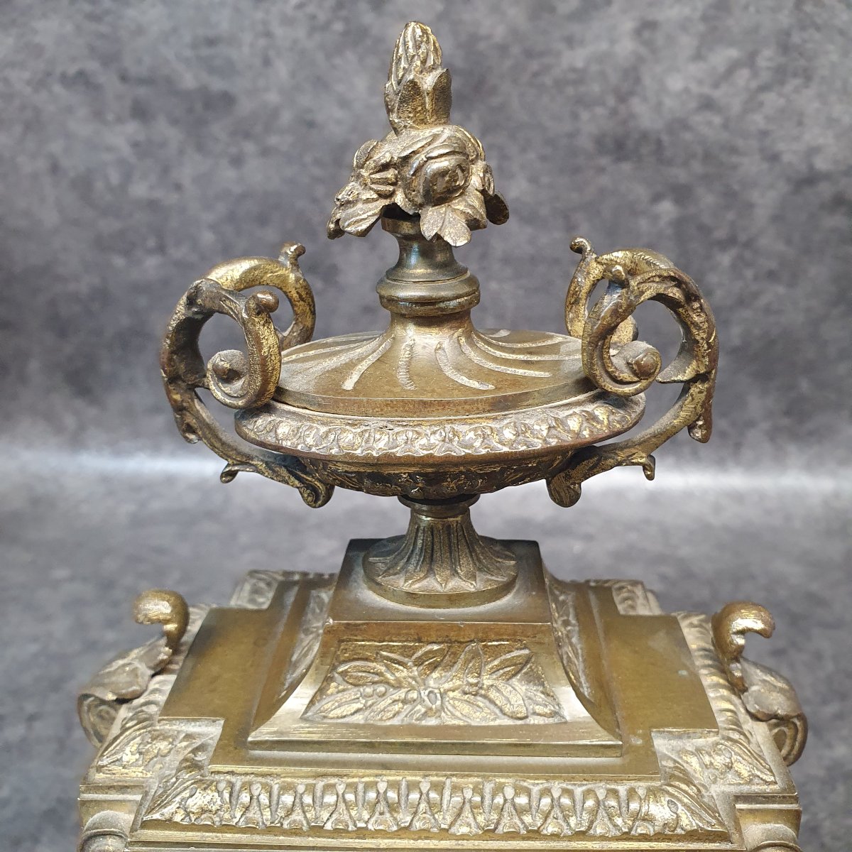 Louis XVI-style Bronze And Marble Clock-photo-5