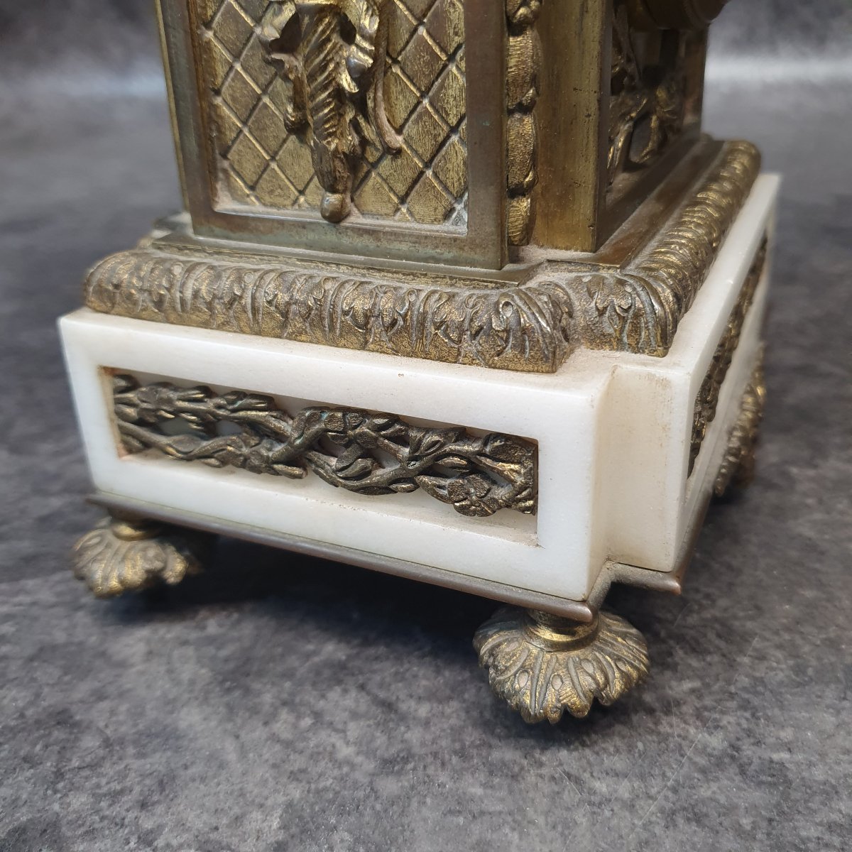 Louis XVI-style Bronze And Marble Clock-photo-8