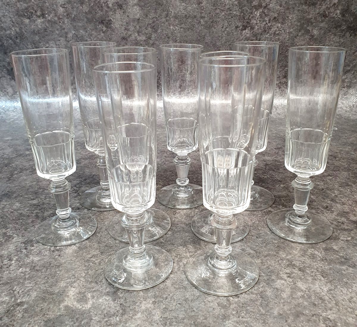 9 flutes à champagne XIX ème