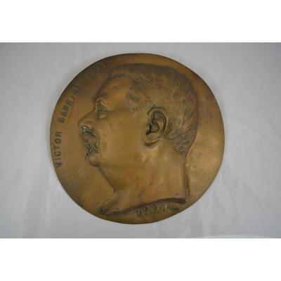 Large Medallion In Bronze Victor Sarriot