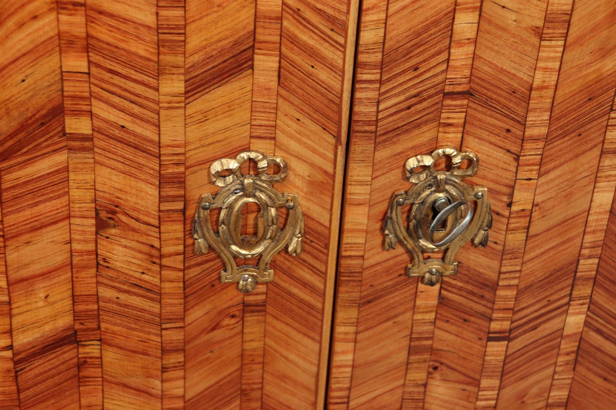Cabinet en marqueterie de tulipier de style Louis XVI, fin du XVIIIe siècle-photo-5