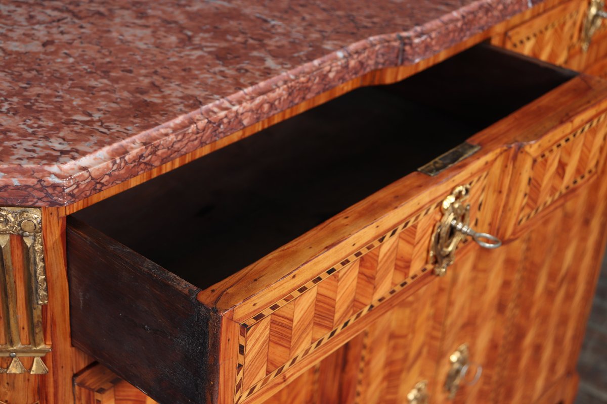 Cabinet en marqueterie de tulipier de style Louis XVI, fin du XVIIIe siècle-photo-6