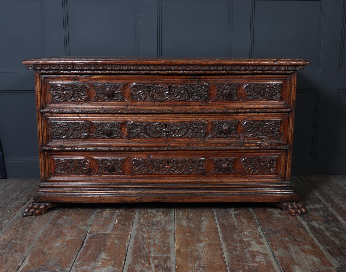 Commode en noyer italien du début du XVIIe siècle-photo-1
