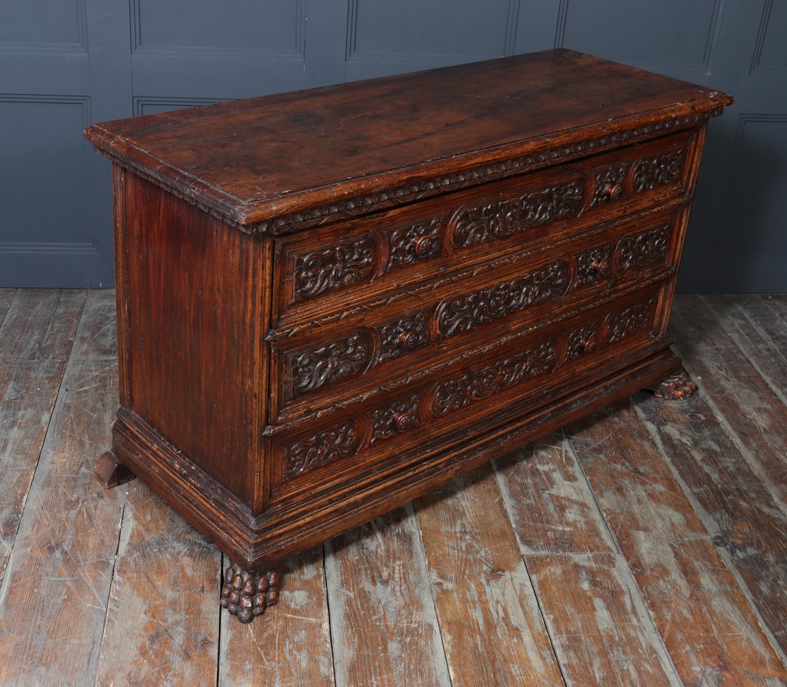 Commode en noyer italien du début du XVIIe siècle-photo-2