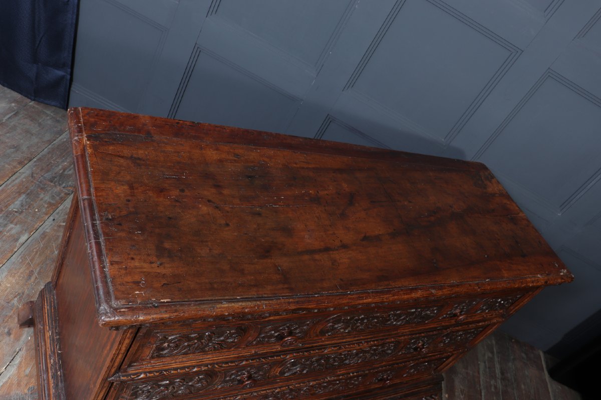 Commode en noyer italien du début du XVIIe siècle-photo-3