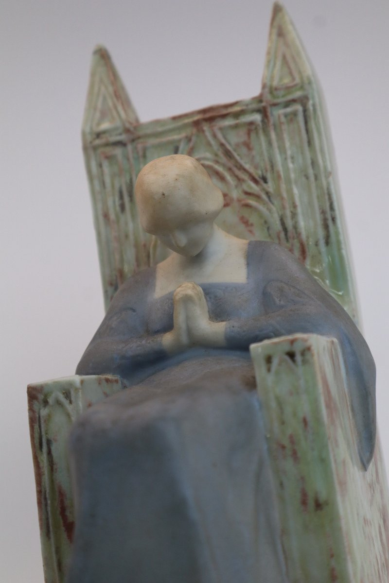 Grès MOUGIN,  Femme assise sur son trône-photo-1