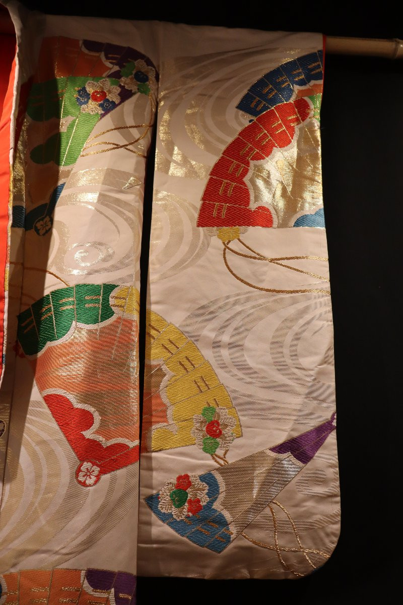Large Wedding Kimono With Embroidered Silk Fans, Uchikake - Japan - 20th Century-photo-4