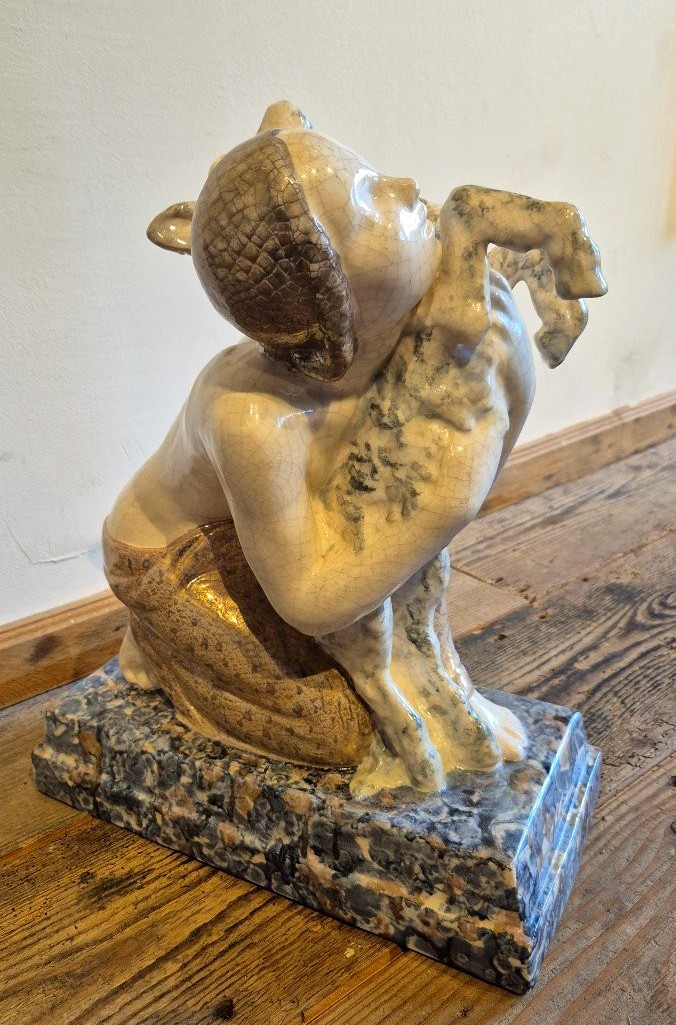 Faïence fine émaillée Ecole Art Déco, "Femme agenouillée au chevreau"-photo-3