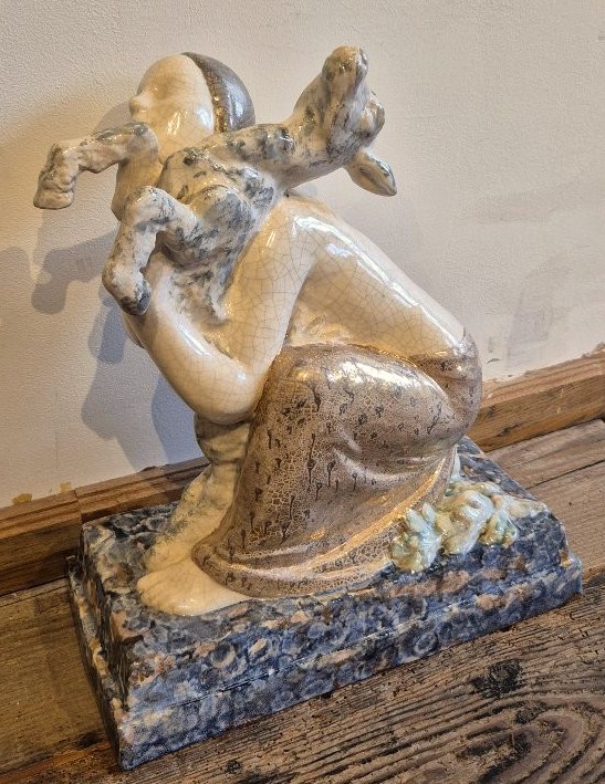 Faïence fine émaillée Ecole Art Déco, "Femme agenouillée au chevreau"-photo-1